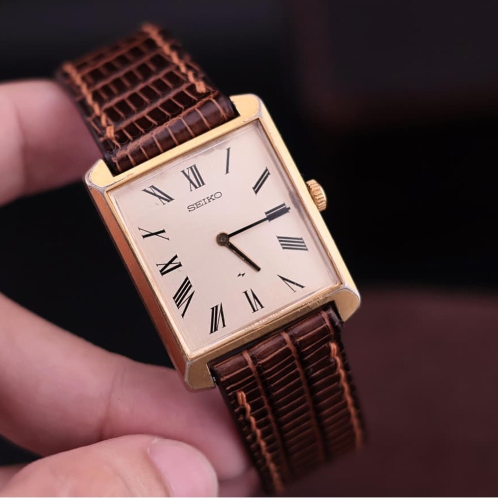 Rare Vtg 1977 Seiko Chariot 2220-3190 Men’s Watch
Roman Dial [Manual -Winding]
